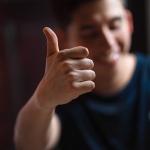 Un cliente insatisfecho no te dará una segunda oportunidad, pero uno feliz, multiplicará tus oportunidades de venta con el simple acto de recomendar tus servicios, el famoso boca a boca de una atención al cliente excelente.