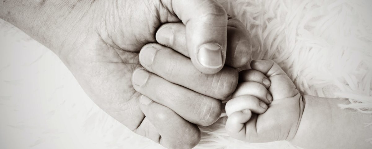 Hoy queremos resaltar la tenacidad con la que papá han construido un patrimonio, no solo material, sino de conocimiento sobre cómo sobrellevar la economía familiar para beneficio de todos. Un legado invaluable.  