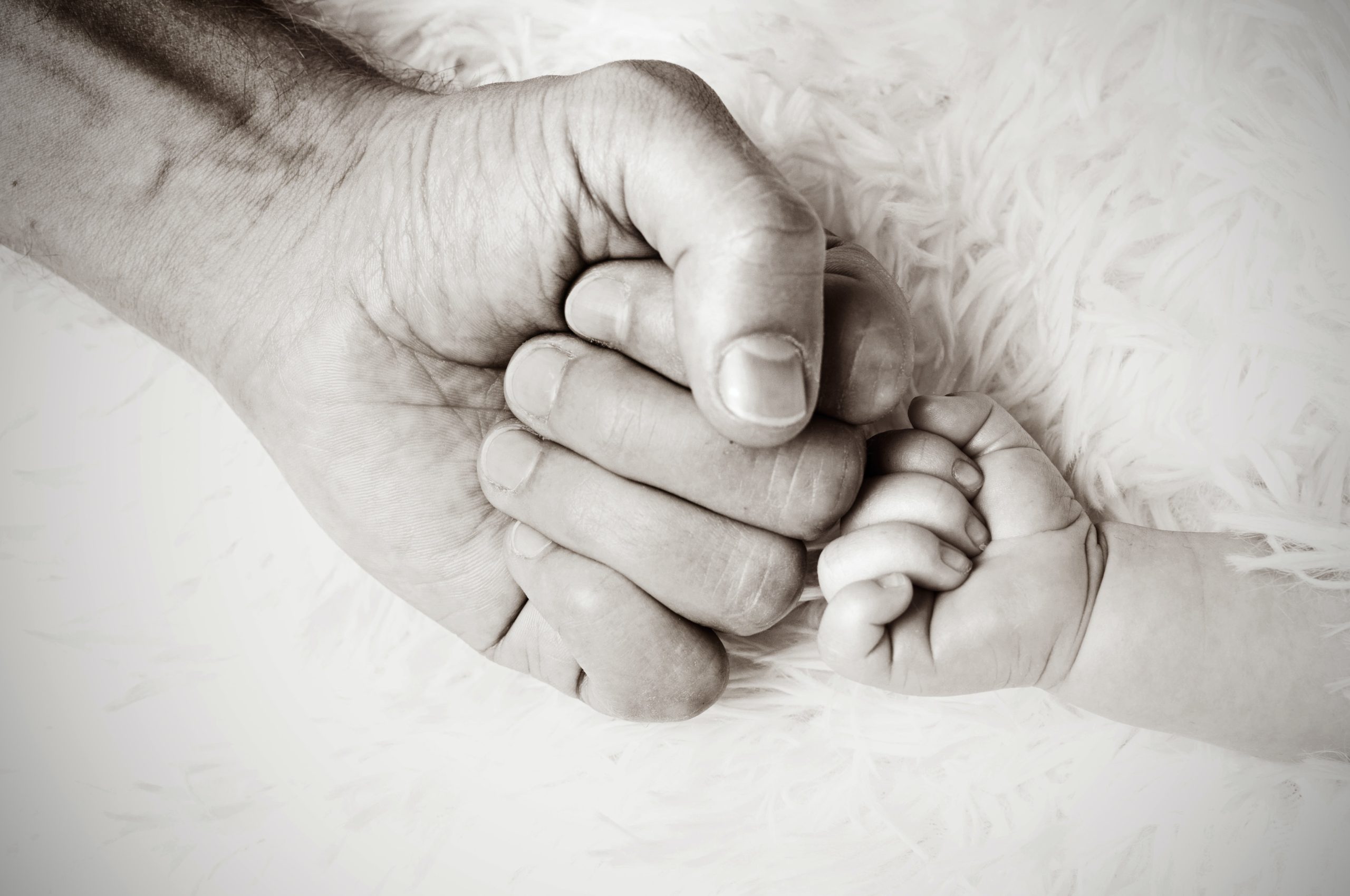 5 enseñanzas de papá sobre inteligencia financiera 4 Hoy queremos resaltar la tenacidad con la que papá han construido un patrimonio, no solo material, sino de conocimiento sobre cómo sobrellevar la economía familiar para beneficio de todos. Un legado invaluable.