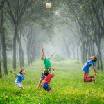 Las vacaciones son un gran momento para incentivar los talentos de nuestros hijos y enseñarles hábitos saludables para el resto de su vida. Te damos algunas ideas de cómo hacer este tiempo inolvidable.