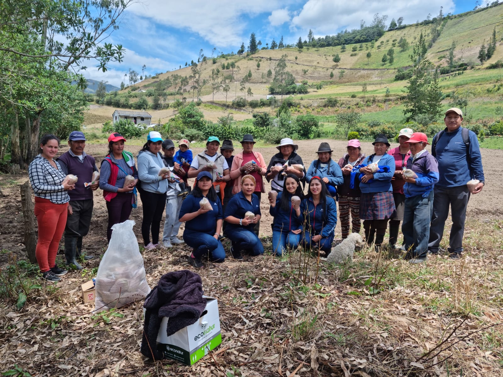 Sigchos | Equipo de Acción Sostenible (EAS) capacitó y reforestó en el cantón 4 Equipo de Acción Sostenible (EAS) capacitó y reforestó en Sigchos